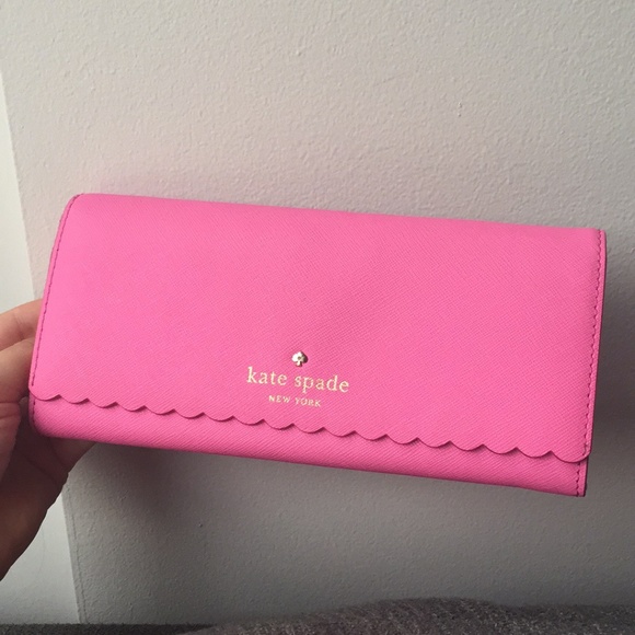 Kate Spade Scalloped Wallet - Picture 1 of 4